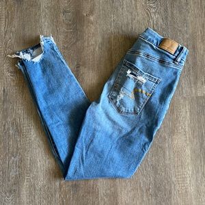 Light wash. American Eagle curvy super hi-rise jegging